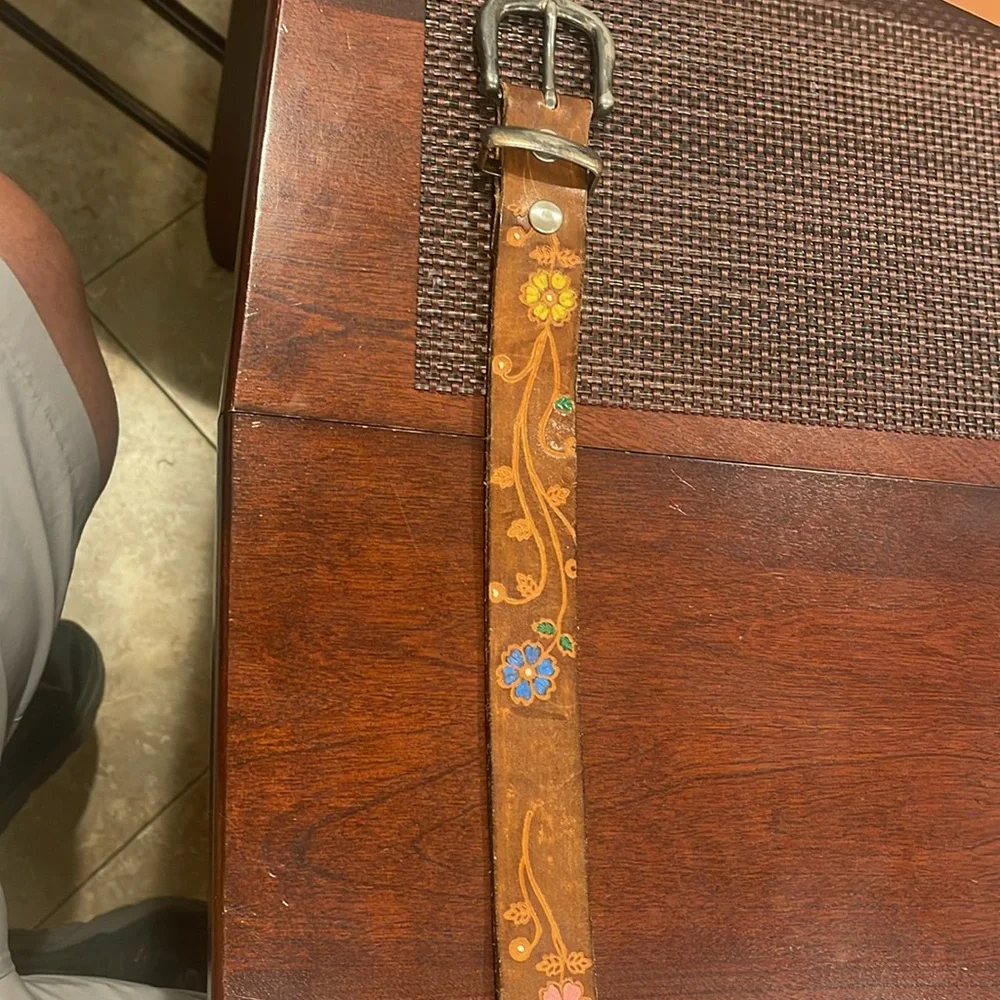 Vintage Leather Floral Tooled Belt with solid brass buckle - Picture 7 of 15
